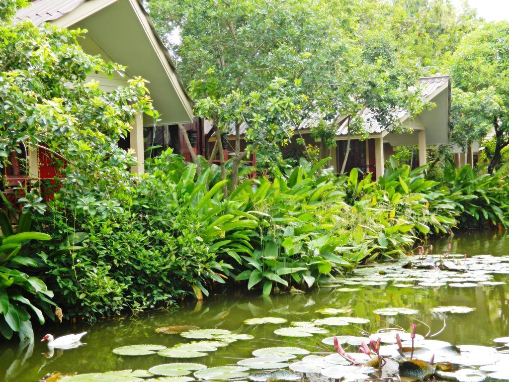 Kata Country House Hotell Phuket Exteriör bild